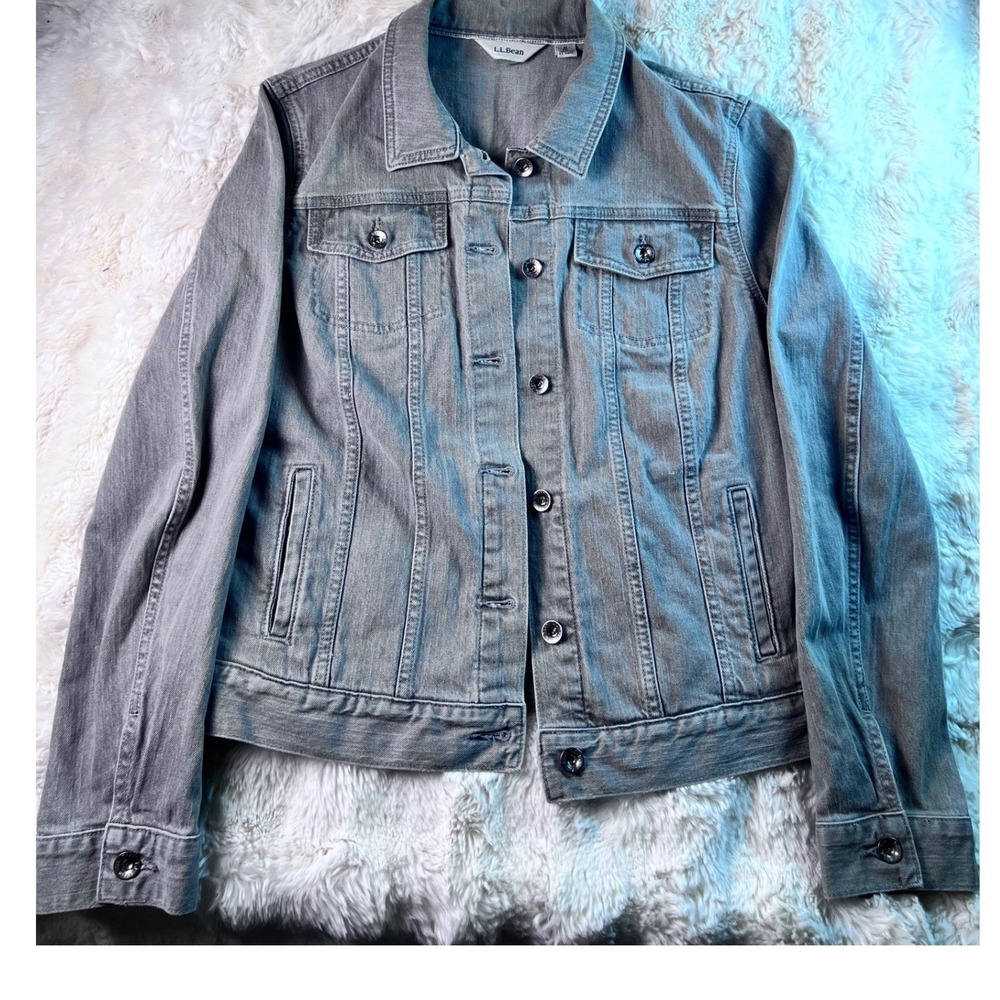 LL Bean Womens Gray Denim Trucker Jacket Size M Regular Gray Wash Button Up A17